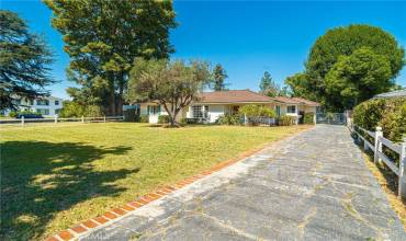 15471 Victory Boulevard, Van Nuys, California 91406, 3 Bedrooms Bedrooms, ,2 BathroomsBathrooms,Residential,Buy,15471 Victory Boulevard,SR24193553