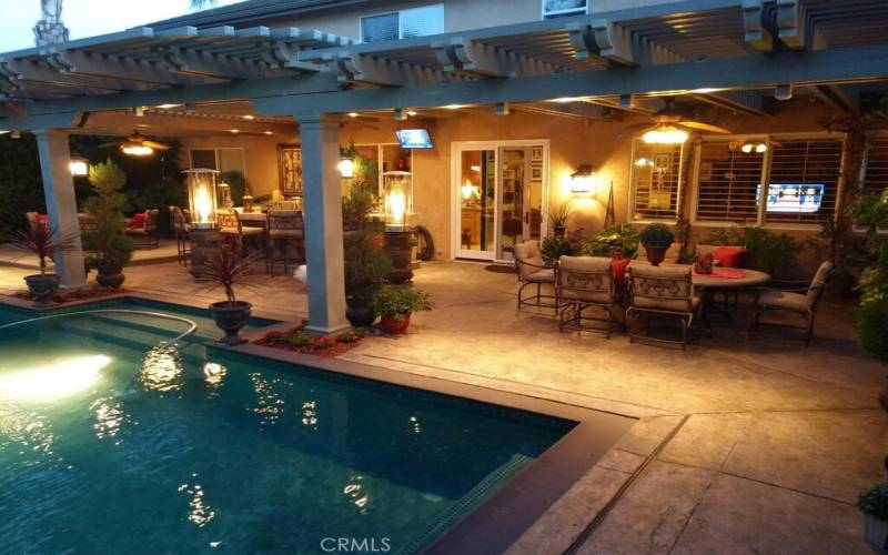 Night Shot/Pool/Patio