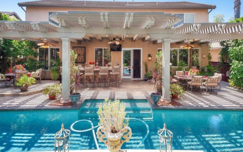 Patio/Sparkling Pool