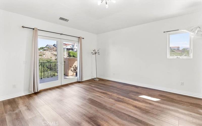 Front bedroom with balcony.