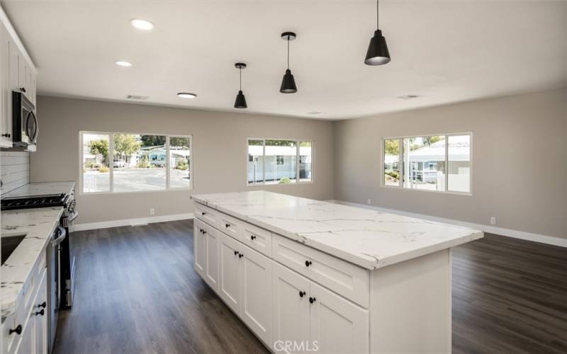 KITCHEN ISLAND & PENDANT LIGHTING