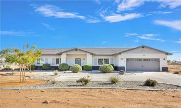 21555 Thunderbird Road, Apple Valley, California 92307, 4 Bedrooms Bedrooms, ,2 BathroomsBathrooms,Residential,Buy,21555 Thunderbird Road,EV24194926