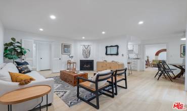 914 Lincoln Boulevard 103, Santa Monica, California 90403, 3 Bedrooms Bedrooms, ,2 BathroomsBathrooms,Residential,Buy,914 Lincoln Boulevard 103,24438645