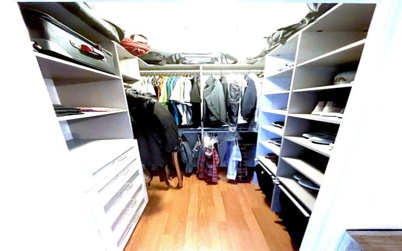 California Custom Closet in Primary