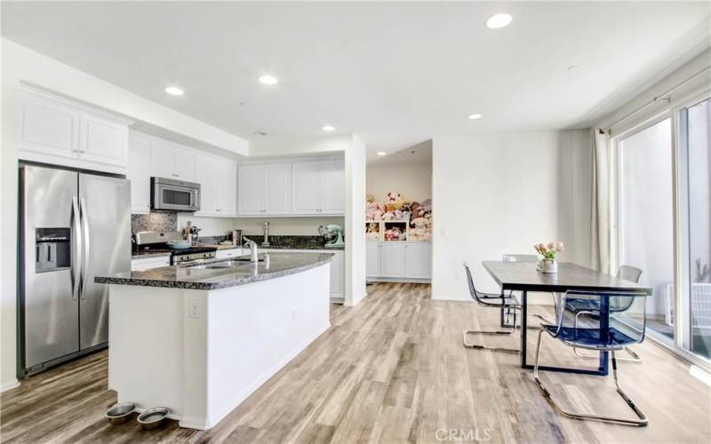 Eat in Kitchen Island
