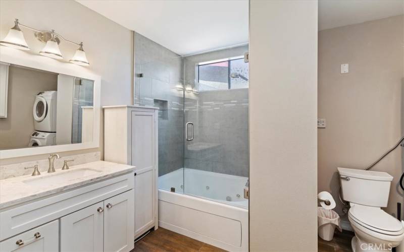 GUEST BATROOM BATHROOM WITH JACUZZI TUB