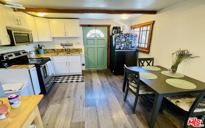 kitchen/dining area