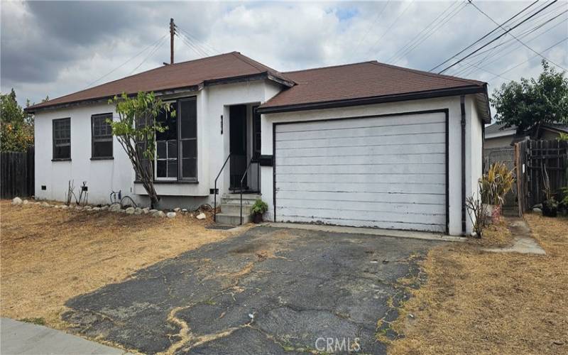 Welcoming home entrance, with spacious front and side yard