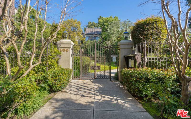 The Courtyards Gate