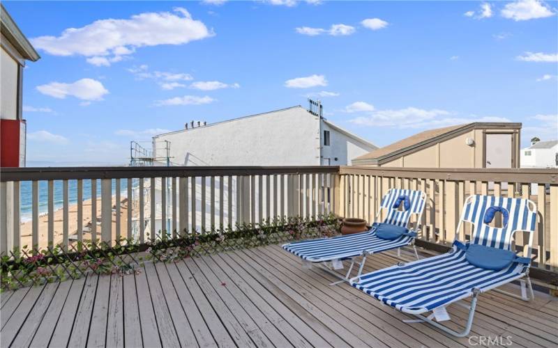 Upstairs suite with private Ocean view deck.