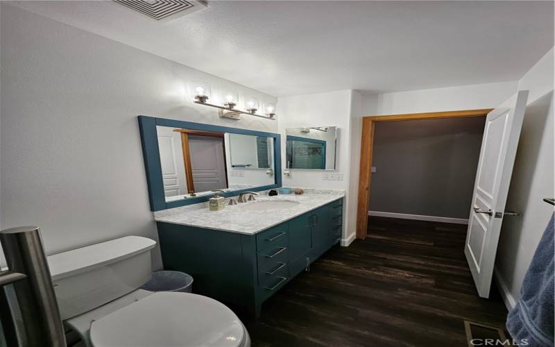 2nd Fl Bathroom