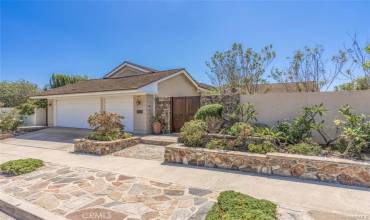 3811 Topside Lane, Corona del Mar, California 92625, 4 Bedrooms Bedrooms, ,3 BathroomsBathrooms,Residential Lease,Rent,3811 Topside Lane,OC24191783