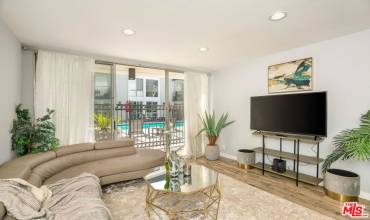 1351 N Crescent Heights Boulevard 114, West Hollywood, California 90046, 1 Bedroom Bedrooms, ,1 BathroomBathrooms,Residential,Buy,1351 N Crescent Heights Boulevard 114,24441161