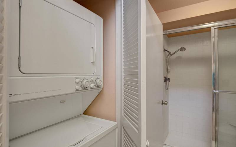 WASHER AND DRYER IN GUEDT BATHROOM MLS