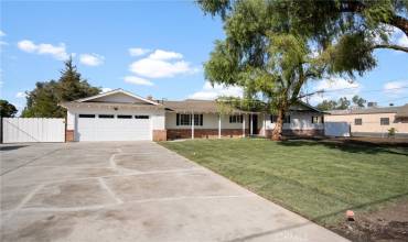 1401 E Linwood Avenue, Turlock, California 95380, 3 Bedrooms Bedrooms, ,2 BathroomsBathrooms,Residential,Buy,1401 E Linwood Avenue,MC24196027