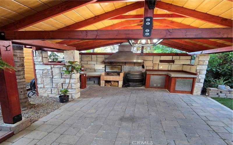 Outdoor kitchen