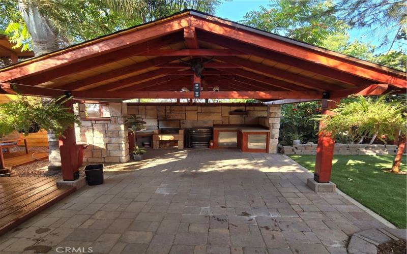 Outdoor kitchen