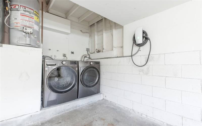 washer & dryer in garage