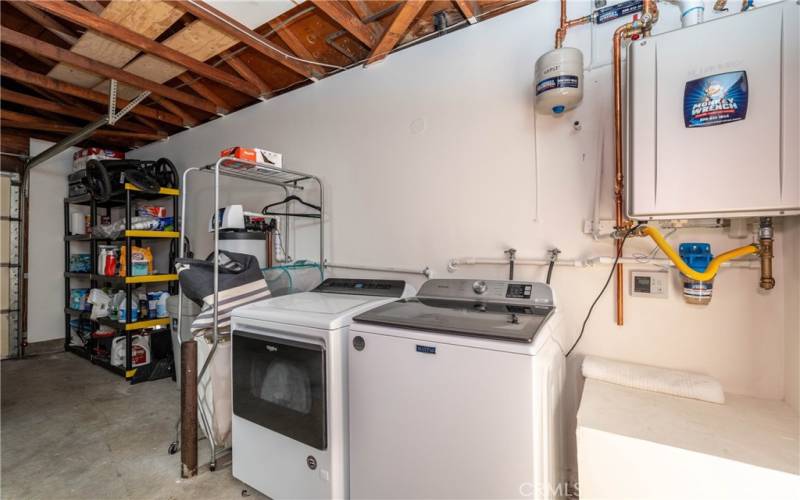 Garage/ TANKLESS WATERHEATER / 2 CAR GARAGE