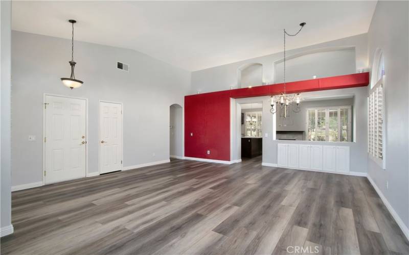 Living room w/dining area