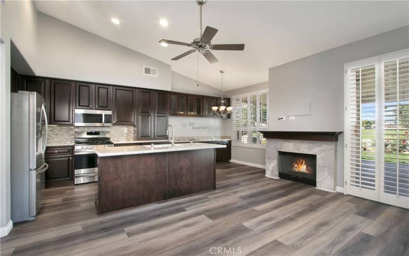 Beautiful kitchen w/island