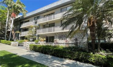 1134 Alta Loma Road 103, West Hollywood, California 90069, 2 Bedrooms Bedrooms, ,Residential,Buy,1134 Alta Loma Road 103,PF24183579