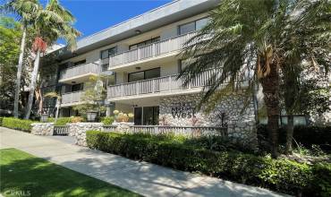 1134 Alta Loma Road 103, West Hollywood, California 90069, 2 Bedrooms Bedrooms, ,Residential,Buy,1134 Alta Loma Road 103,PF24183579