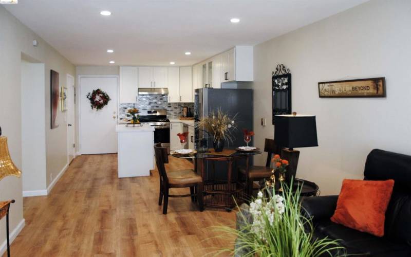 Dining Area & Kitchen