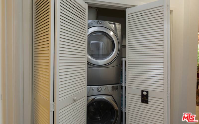 Washer/Dryer in unit