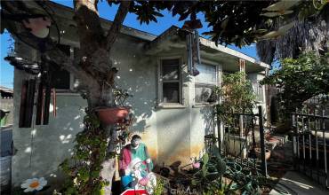 1338 Fraser, East Los Angeles, California 90022, 5 Bedrooms Bedrooms, ,3 BathroomsBathrooms,Residential Income,Buy,1338 Fraser,DW24196845