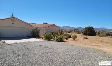 58979 Los Coyotes Drive, Yucca Valley, California 92284, 3 Bedrooms Bedrooms, ,3 BathroomsBathrooms,Residential,Buy,58979 Los Coyotes Drive,24443135