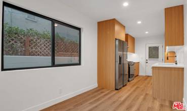 950 Havenhurst Drive Unit 3, West Hollywood, California 90046, 3 Bedrooms Bedrooms, ,2 BathroomsBathrooms,Residential Lease,Rent,950 Havenhurst Drive Unit 3,24443295