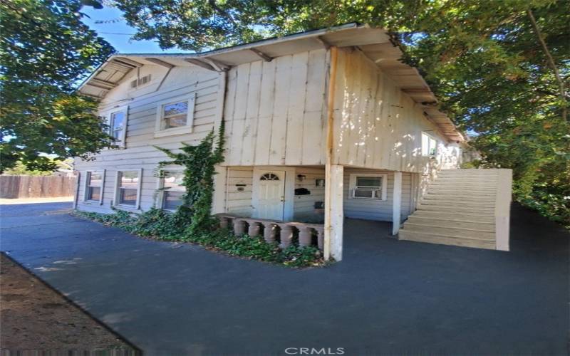 Carriage house on 326 W. Laurel St.