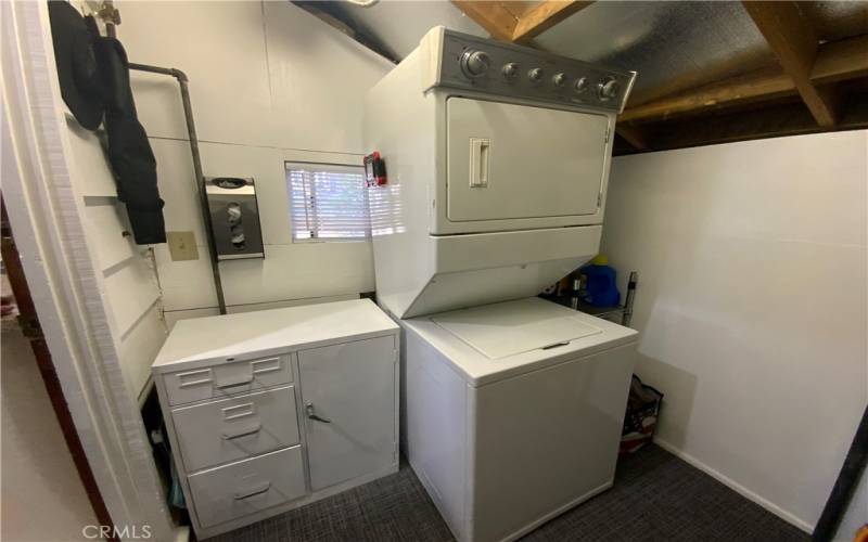 Upper Unit Utility Room with Washer & Dryer