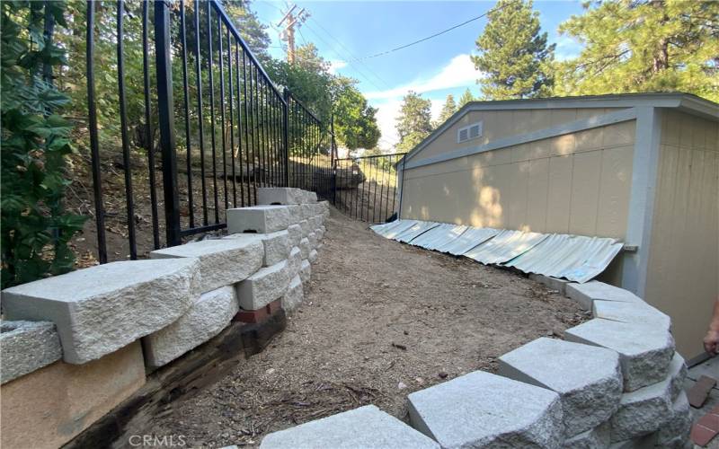 Area behind Garage perfect for Garden