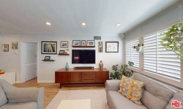 1121 N Olive Drive 309, West Hollywood, California 90069, 2 Bedrooms Bedrooms, ,2 BathroomsBathrooms,Residential Lease,Rent,1121 N Olive Drive 309,24443737