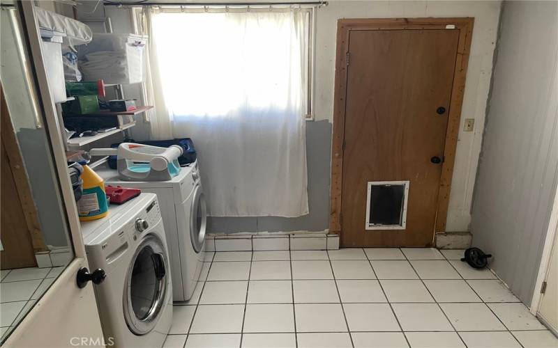 washer and dyer room