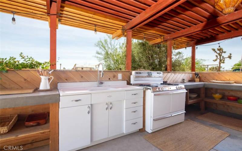 Outdoor Kitchen