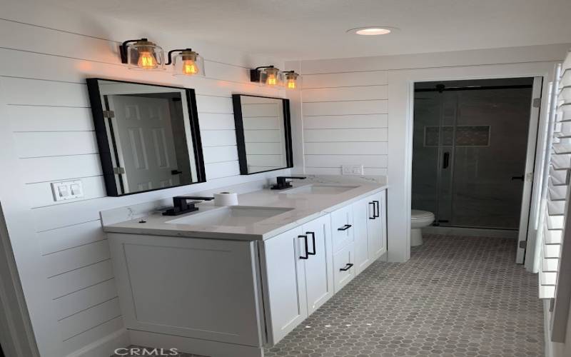 Master bathroom - double sink vanity