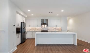 2111 N Cahuenga Boulevard 7, Los Angeles, California 90068, 3 Bedrooms Bedrooms, ,4 BathroomsBathrooms,Residential Lease,Rent,2111 N Cahuenga Boulevard 7,24442455