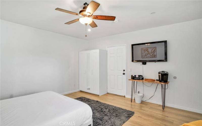 2 downstairs junior primary suites with sparkling windows, lighted ceiling fans, private entries (one offers access to the backyard); plus, private en suite bathrooms with white vanities, undermount basins, touch screen back-lit mirrors and tile floors.