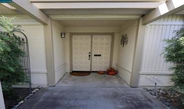 2013 Skycrest Dr 1, Walnut Creek, California 94595, 2 Bedrooms Bedrooms, ,2 BathroomsBathrooms,Residential,Buy,2013 Skycrest Dr 1,41074148