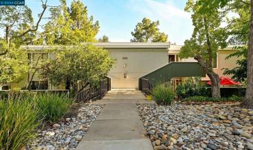 2733 Pine Knoll Drive 2, Walnut Creek, California 94595, 2 Bedrooms Bedrooms, ,2 BathroomsBathrooms,Residential,Buy,2733 Pine Knoll Drive 2,41074195