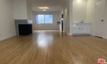 11937 Darlington Avenue 4, Los Angeles, California 90049, 2 Bedrooms Bedrooms, ,2 BathroomsBathrooms,Residential Lease,Rent,11937 Darlington Avenue 4,24443771