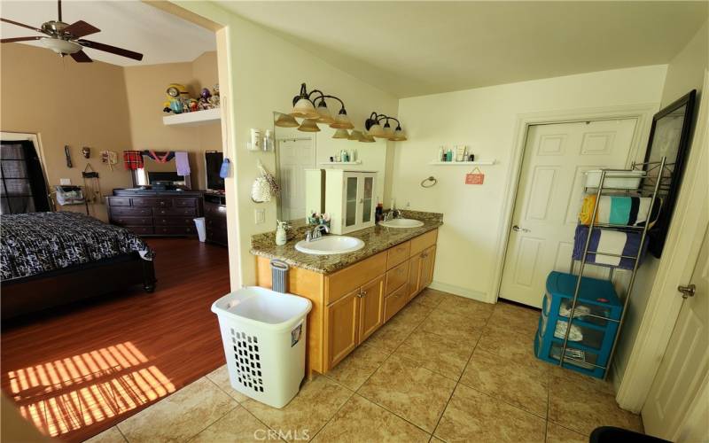 Double sinks and walk in closet