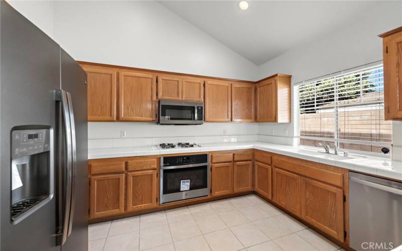 Kitchen / New Appliances (oven-dishwasher)