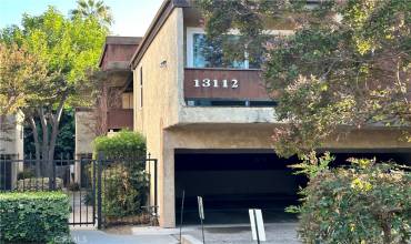 13112 Moorpark Street 2, Sherman Oaks, California 91423, 2 Bedrooms Bedrooms, ,2 BathroomsBathrooms,Residential Lease,Rent,13112 Moorpark Street 2,SR24193112