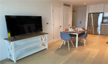 400 S Broadway 1804, Los Angeles, California 90013, 1 Bedroom Bedrooms, ,1 BathroomBathrooms,Residential Lease,Rent,400 S Broadway 1804,WS24198569