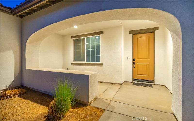 Nice entrance porch
