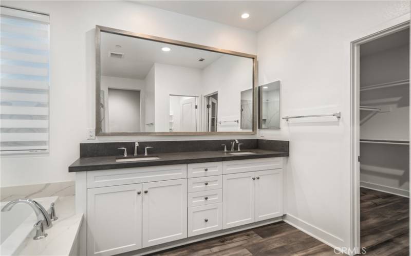 En-suite bathroom in primary bedroom
